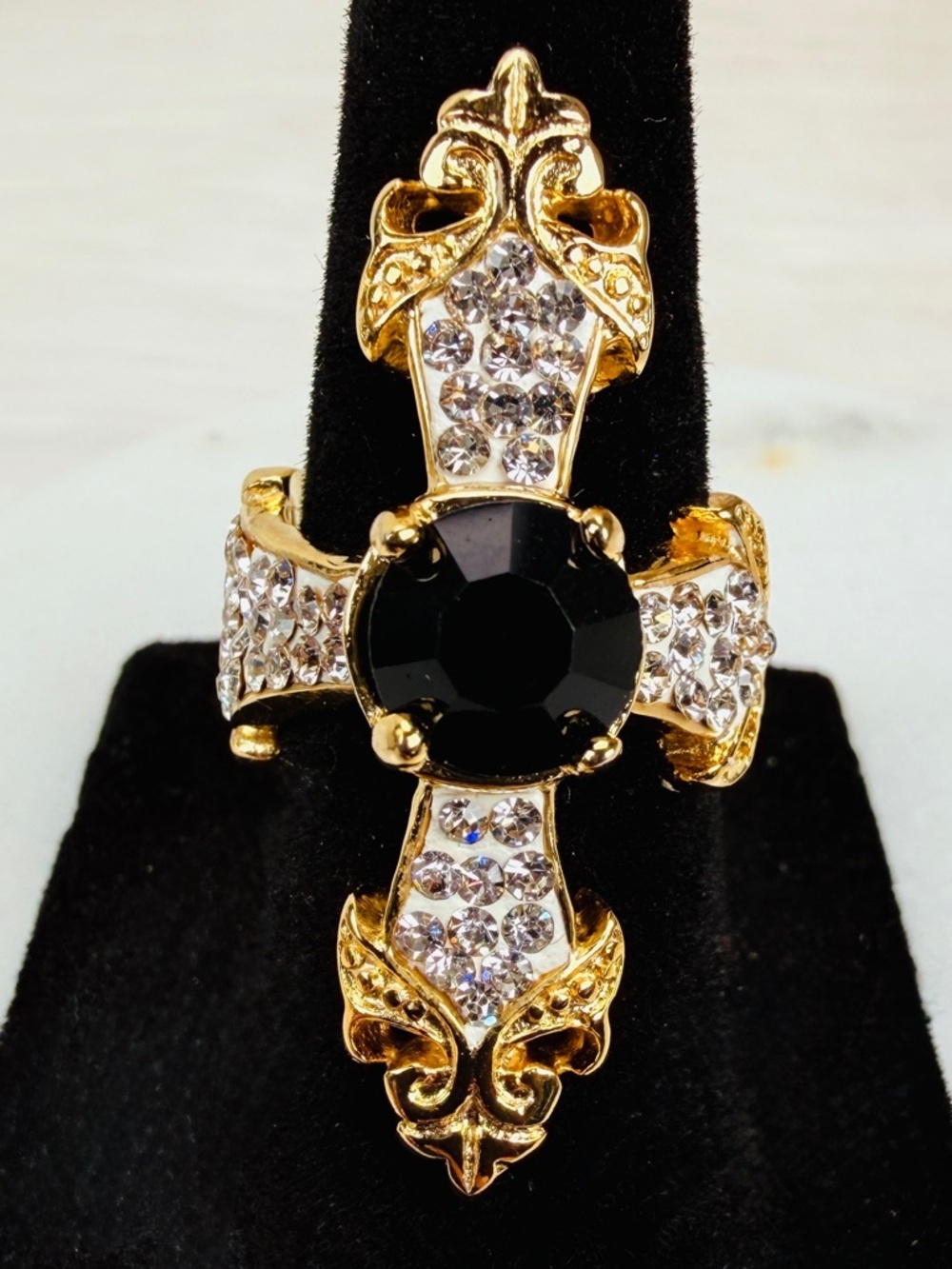 Ornate Cross Statement Ring Black Center Gold Tone sz 5 ring